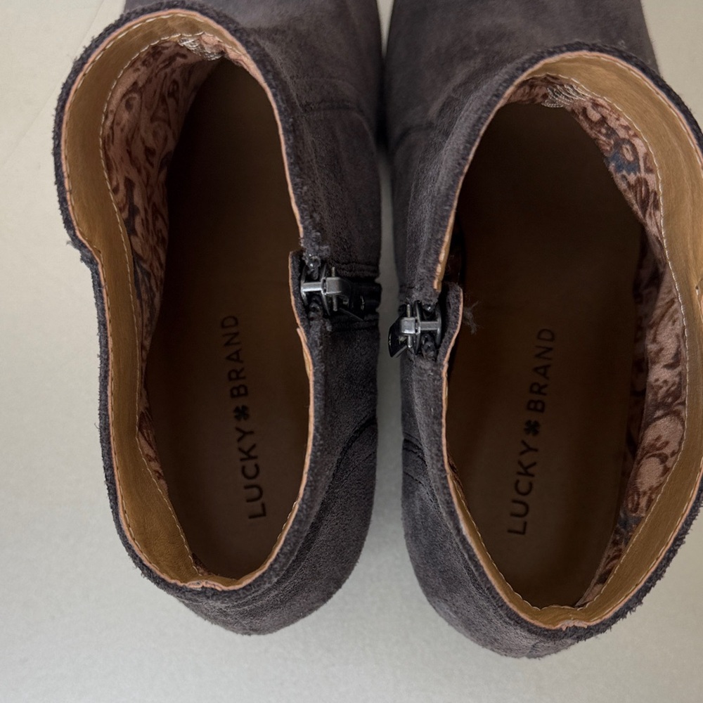 Lucky Brand Grey Western Boho Suede Ankle Booties Size 8.5M - Picture 8 of 13
